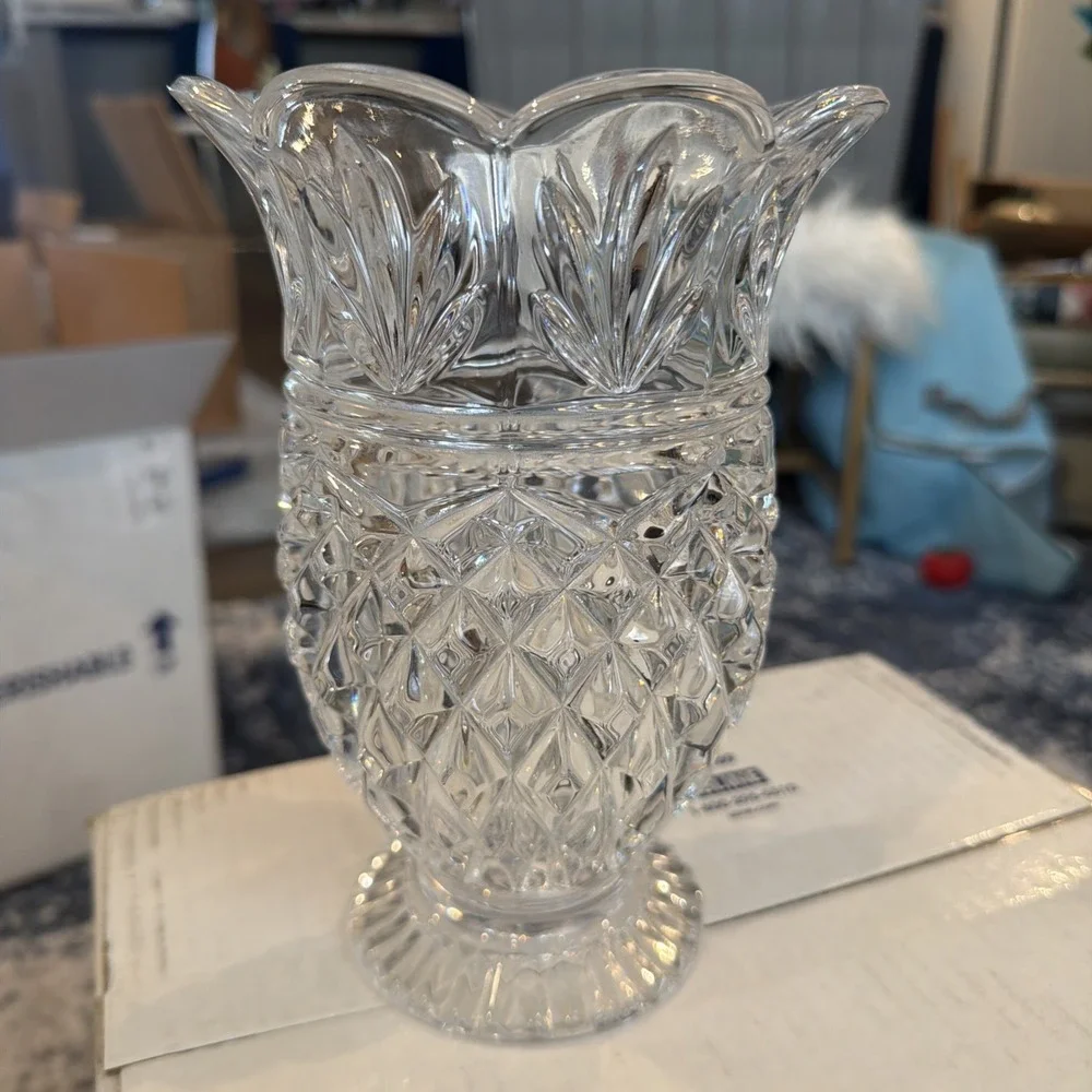 Vtg Bohemia Czech Hand‎ Cut 24% Lead Crystal Pineapple Shaped Vase. No Chips